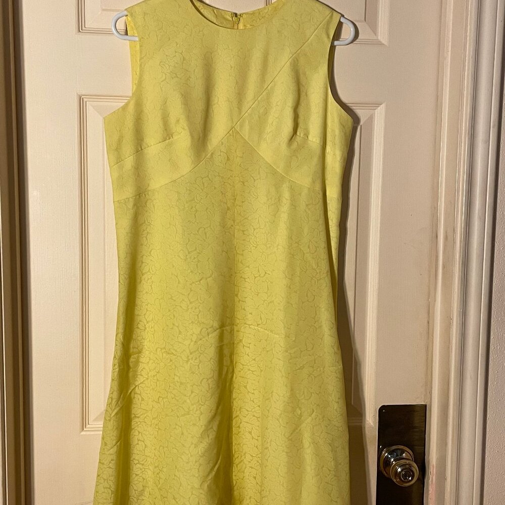 Beautiful Yellow Light Weight Sleevless Dress wirh Flower Patter.